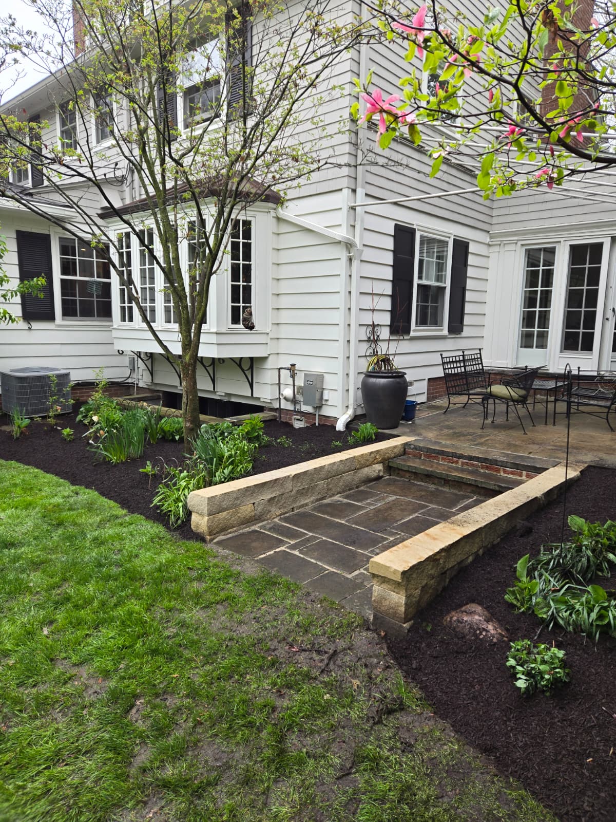 Patio with mulch beds